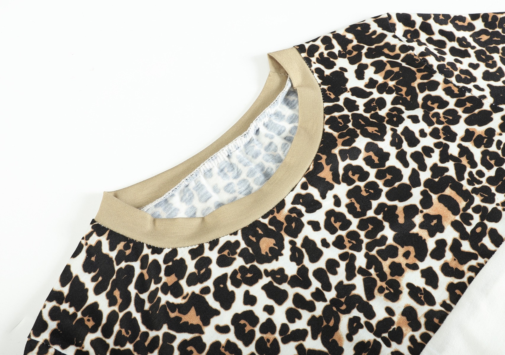 Colorblocking Knot Hem Leopard Detail Top